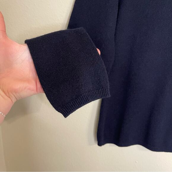 TSE Classic Superfine Cashmere Crewneck in Navy Small - Picture 7 of 9